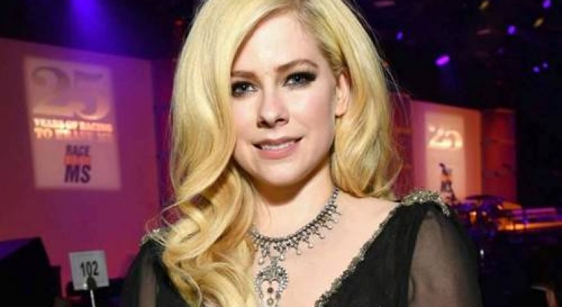 Avril Lavigne tái xuất sau nhiều năm mắc bệnh nguy hiểm