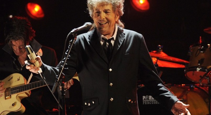 Bob Dylan bị chê thô lỗ và ngạo mạn vì “ngó lơ” Nobel Văn học