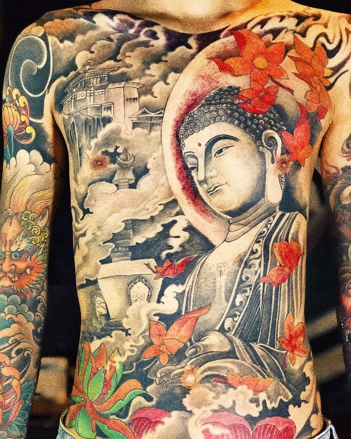 Hình xăm Phật kín lưng