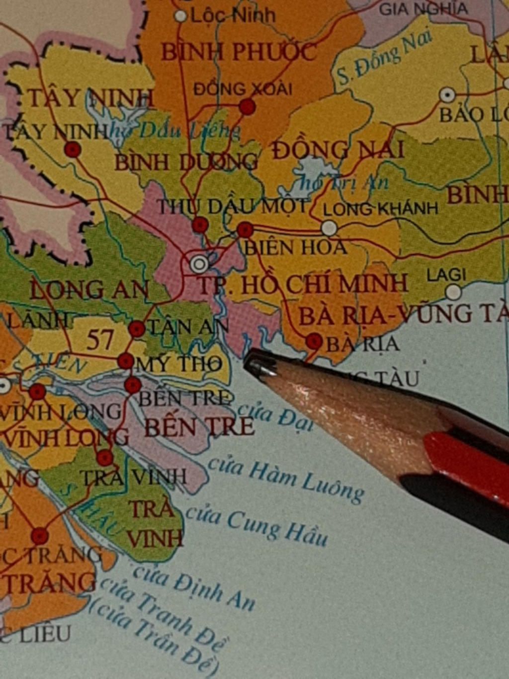ac-dinh-vi-tri-cua-cac-thanh-pho-mi-tho-can-tho-long-uyen-ca-mau-tren-ban-do
