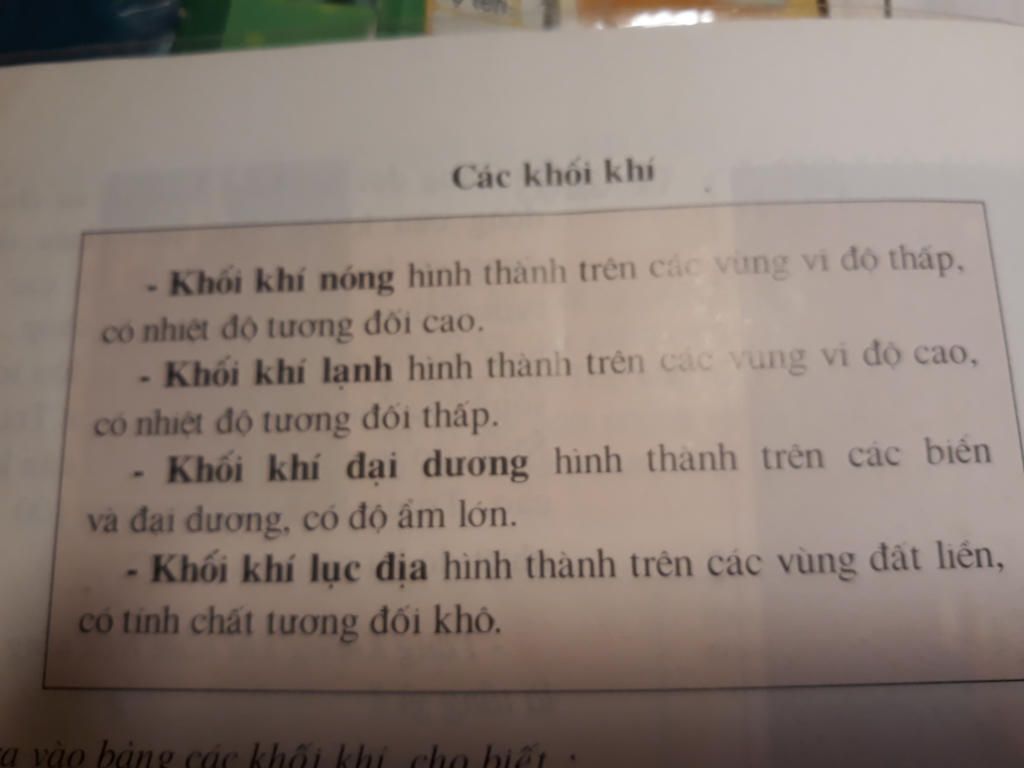 neu-dac-diem-khoi-khi-dai-duong-va-khoi-khi-luc-dia