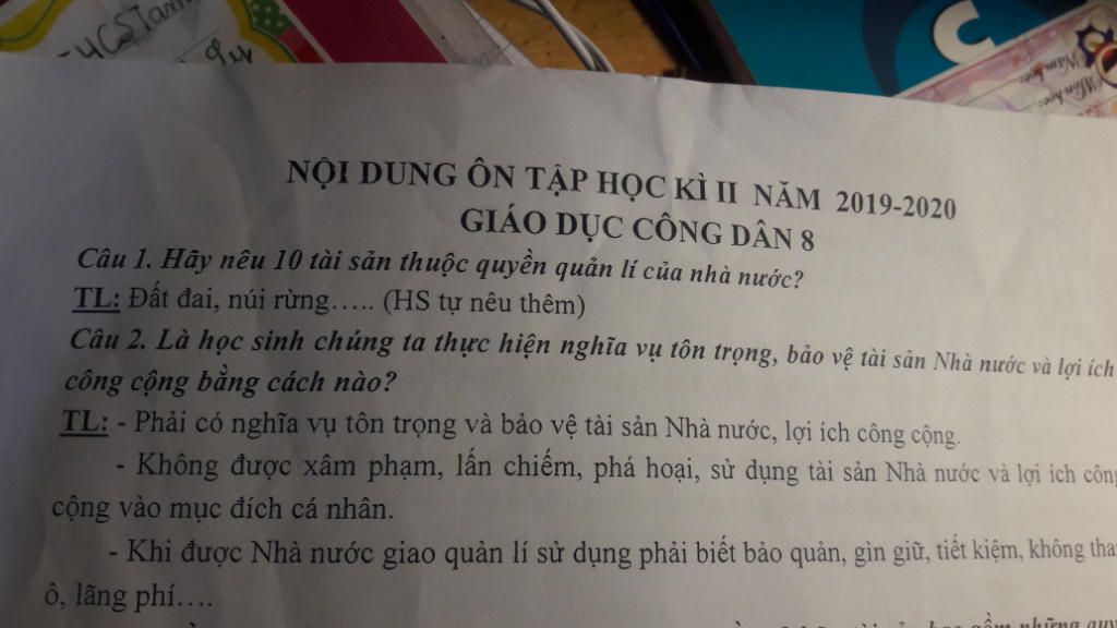 la-hoc-sinh-dang-ngoi-tren-ghe-nha-truong-em-phai-lam-gi-de-bao-ve-tai-san-cua-nha-nuoc-loi-ich