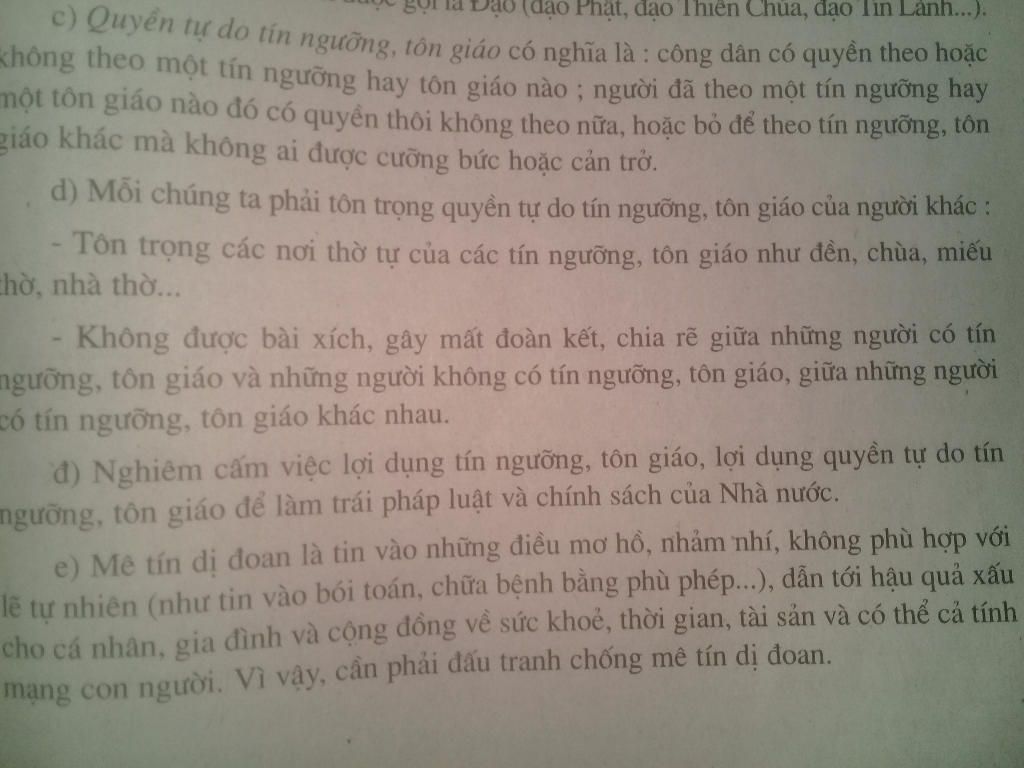 me-nam-la-nguoi-theo-dao-thien-chua-giao-nen-thuong-di-le-vao-sang-chu-nhat-nhung-bo-nam-khong-t