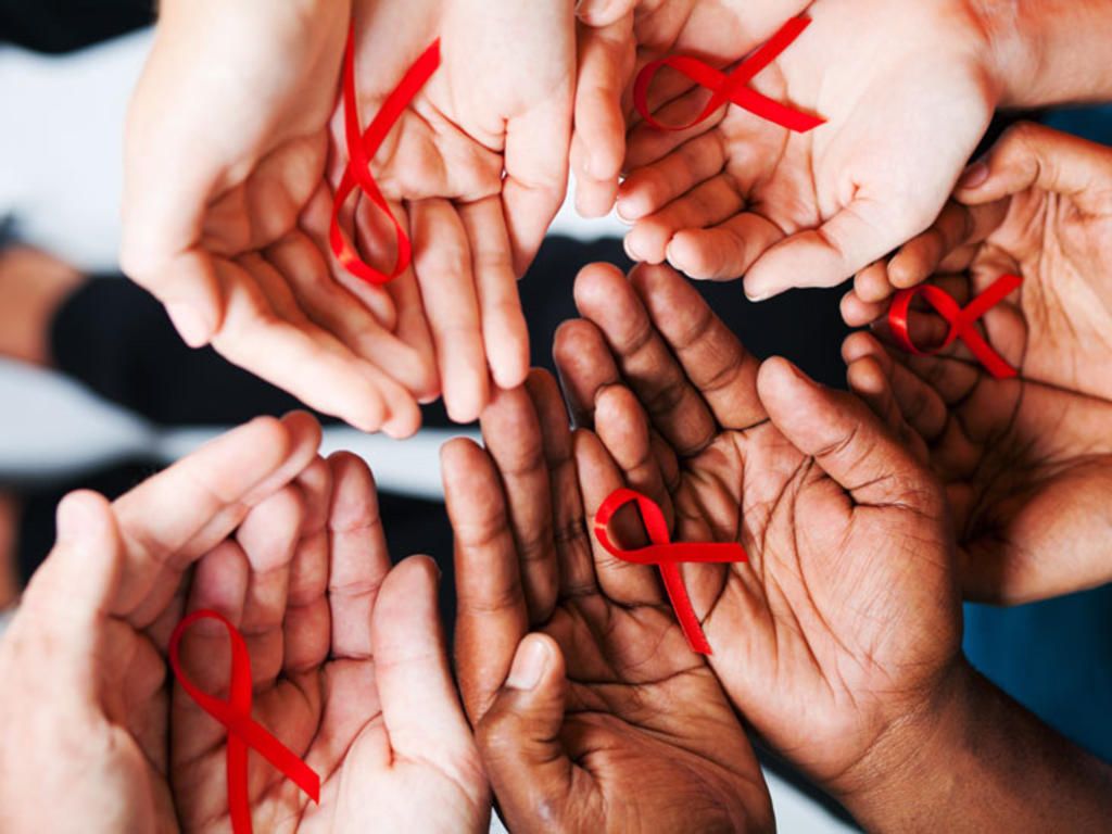 suu-tam-nhung-mau-tin-tranh-anh-ve-hiv-aids-it-nhat-5-cai-giup-minh-voi-hua-vote-5