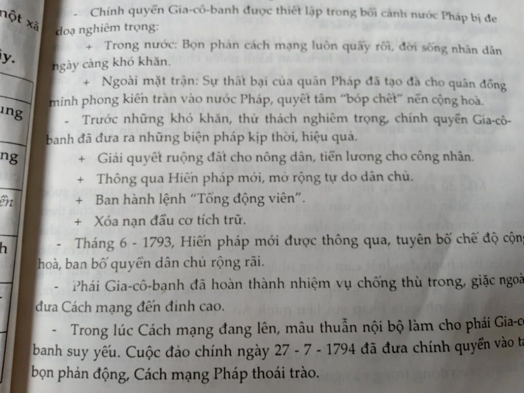 so-sanh-che-do-quan-chu-lap-hien-buoc-dau-nen-cong-hoa-va-chuyen-chinh-dan-chu-cach-mang-gia-co